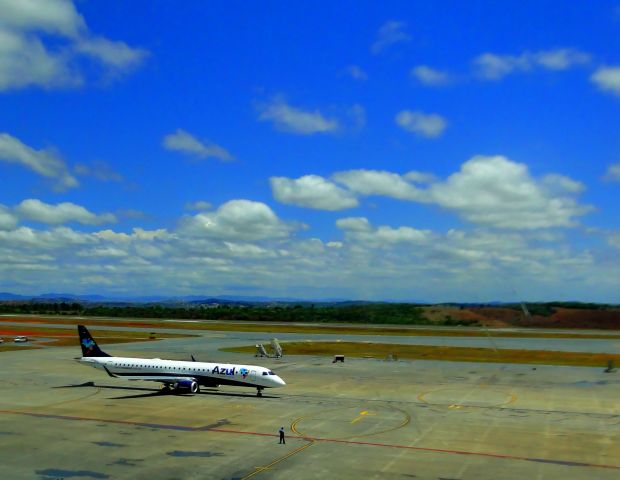 Embraer ERJ-190 (PR-AXO)