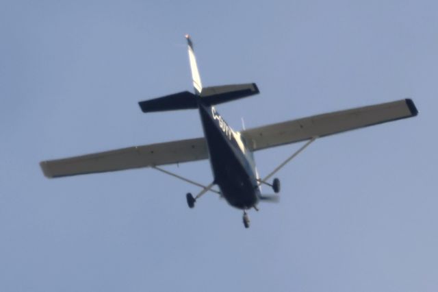 Cessna Skyhawk (C-GUYY) - C-GUYY Cessna Skyhawk 172M. Max Aviation Inc. Survolant la ville de Lavaltrie QC. Le 01-04-2025 à 14:58.