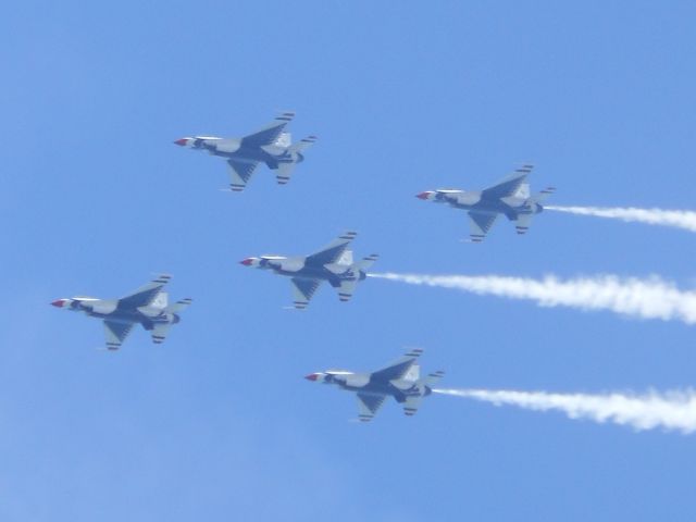 Lockheed F-16 Fighting Falcon —