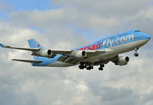 Boeing 747-400 —
