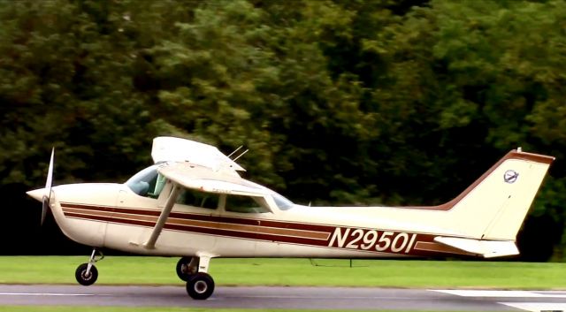 Cessna Skyhawk (N29501)