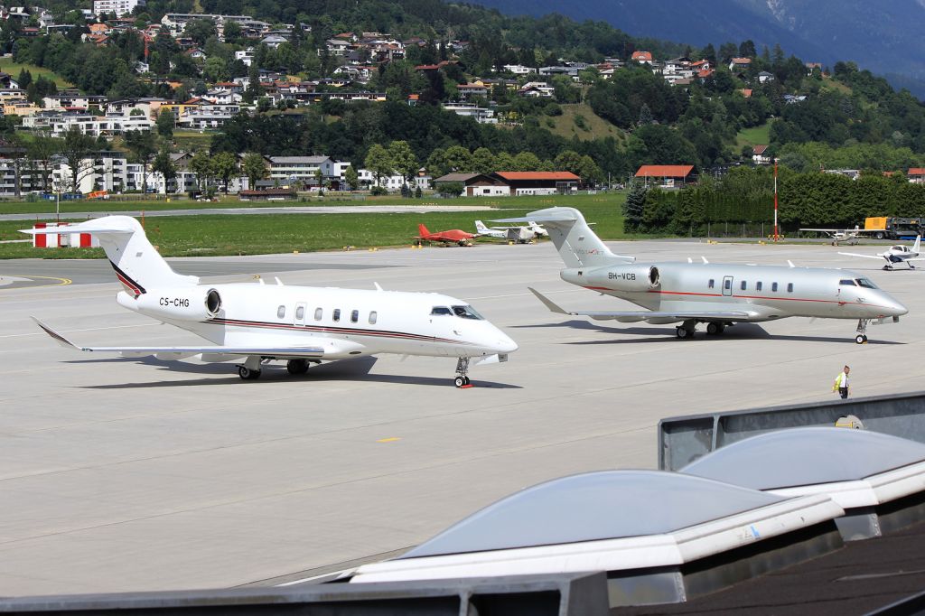 Canadair Challenger 350 (CS-CHG)