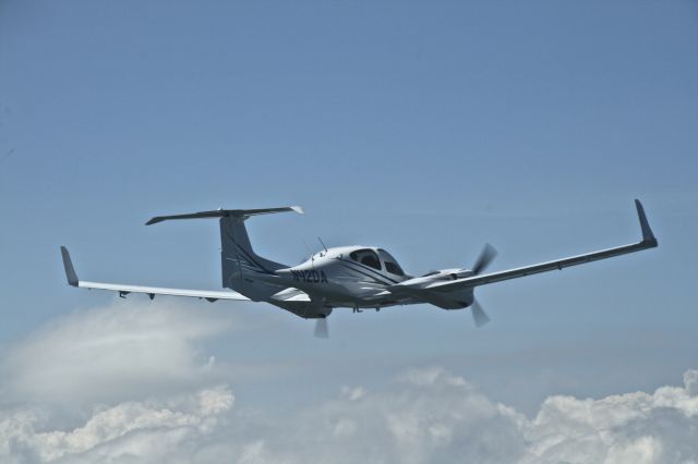 Diamond Twin Star (N42DA)