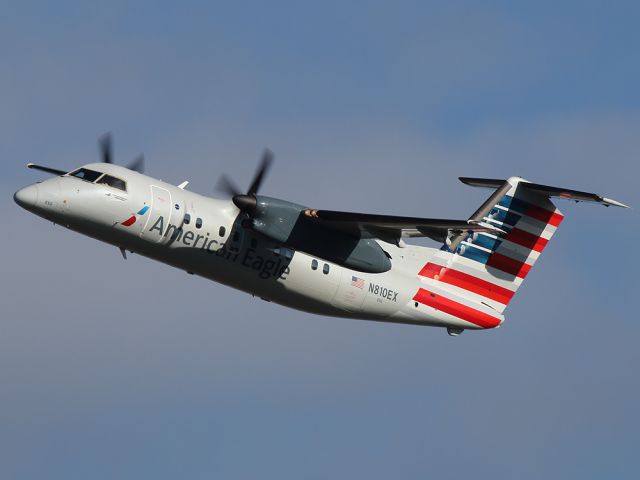 de Havilland Dash 8-200 (N810EX)