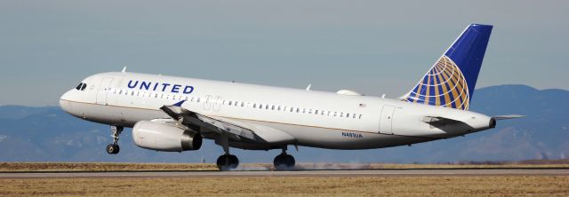 Airbus A320 (N481UA) - Landing on 16L.