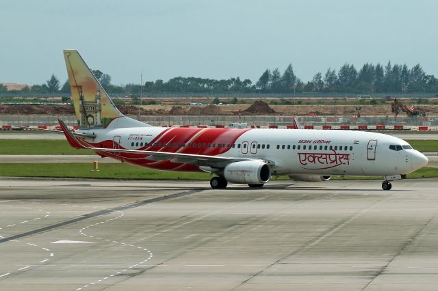 Boeing 737-800 (VT-AXW)