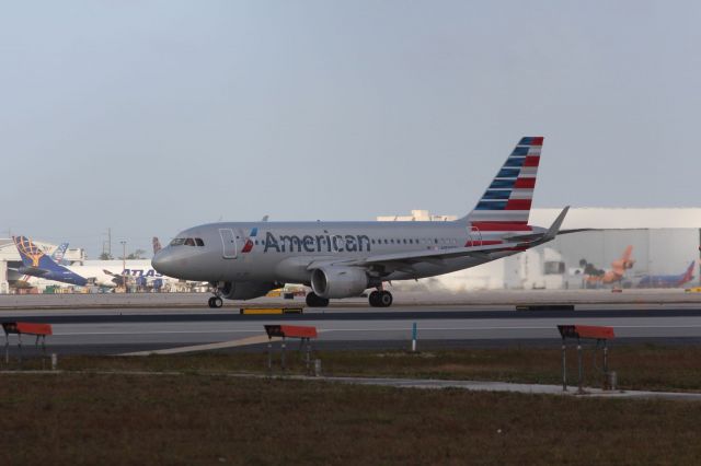 Airbus A319 (N9015D)