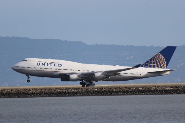 Boeing 747-400 (N180UA)