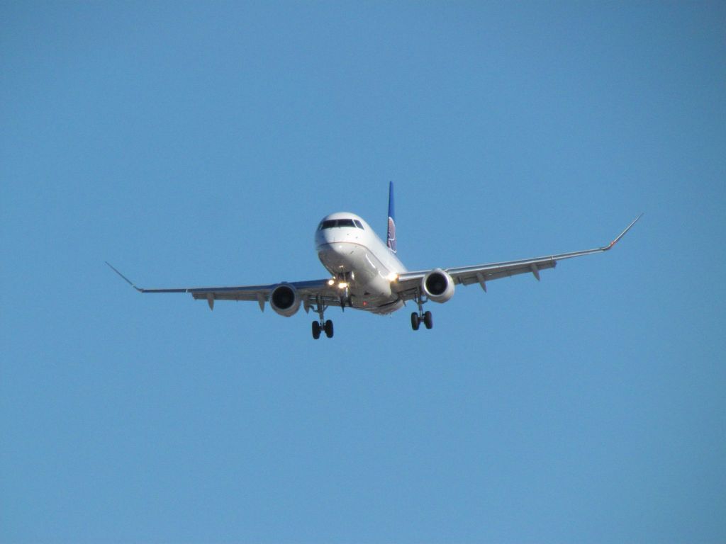 Embraer 175 —