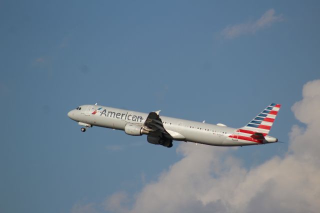 Airbus A321 (N184US)
