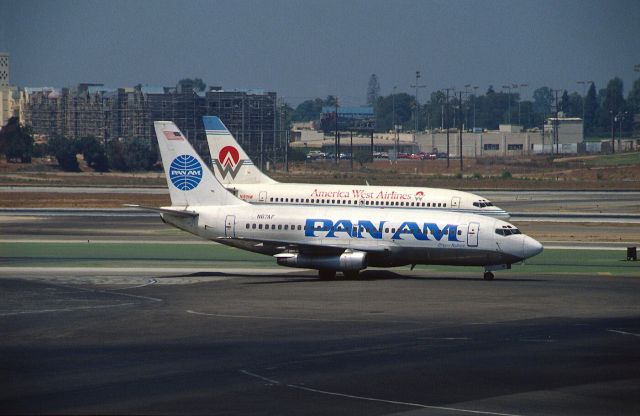 Boeing 737-200 (N67AF) - Taxing at KLAX Intl Airport on 1989/08/29