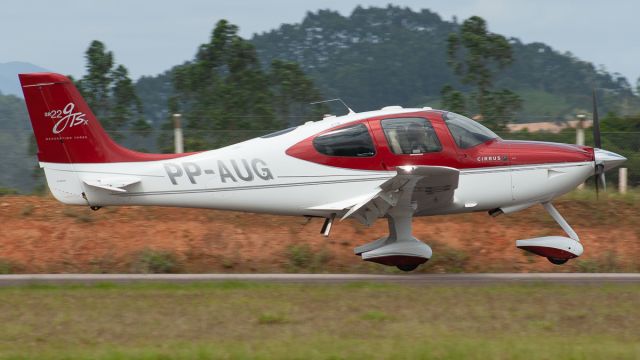 Cirrus SR-22 (PP-AUG)