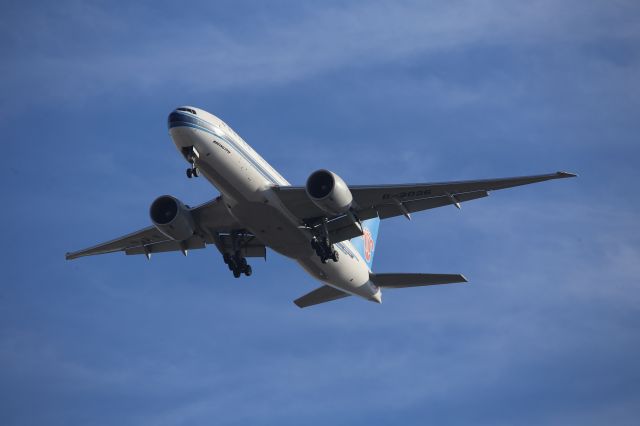 BOEING 777-200LR (B-2026)