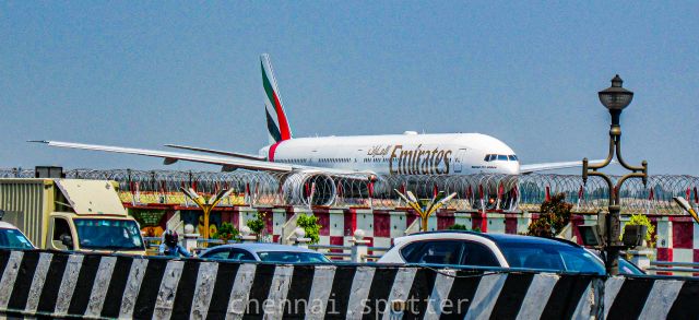 Boeing 777-200 (A6-EPL)