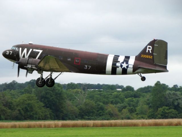 Douglas DC-3 (N345AB)