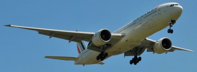 Boeing 777-200 (F-GSQM)