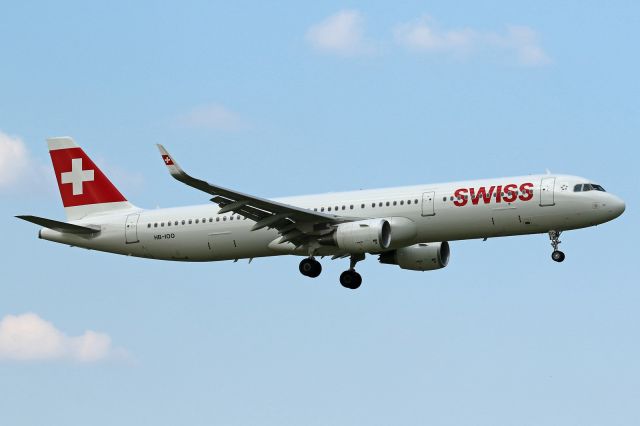 Airbus A321 (HB-IOO)