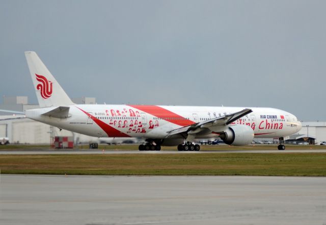 BOEING 777-300 (B-2035)