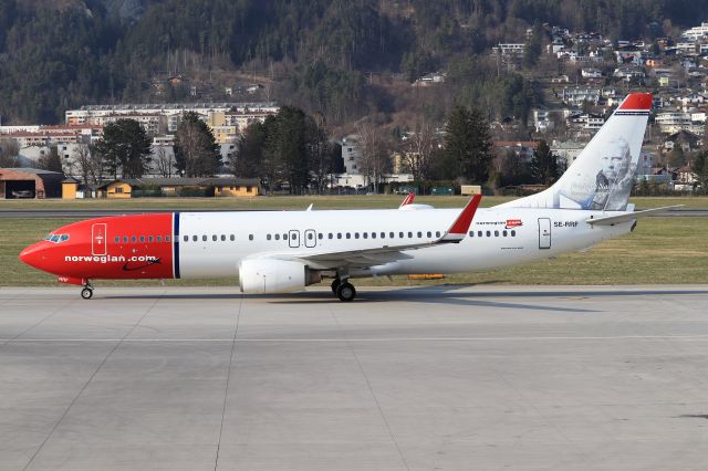Boeing 737-800 (SE-RRF)