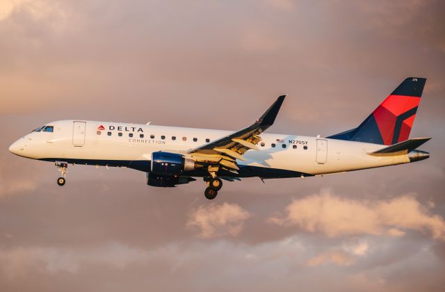 EMBRAER 175 (long wing) (N270SY)