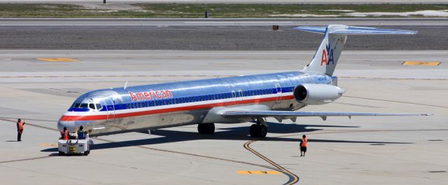 McDonnell Douglas MD-82 (N7548A)