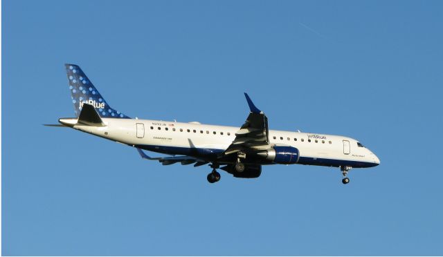 Embraer ERJ-190 (N292JB) - Parlez-blue?