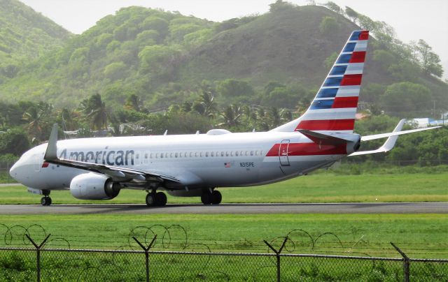 Boeing 737-800 (N315PE)