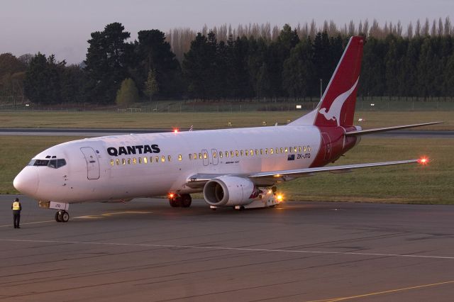 BOEING 737-400 (ZK-JTQ)