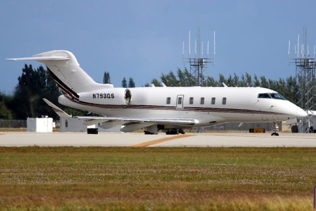 Canadair Challenger 350 (N793QS) - NetJets Aviation Challenger 350 lining up to depart rwy 10L on 29-Nov-16 heading for KDAL as EJA793.