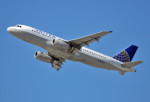 Airbus A320 (N480UA)