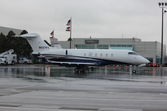 Bombardier Challenger 300 (N537FX)
