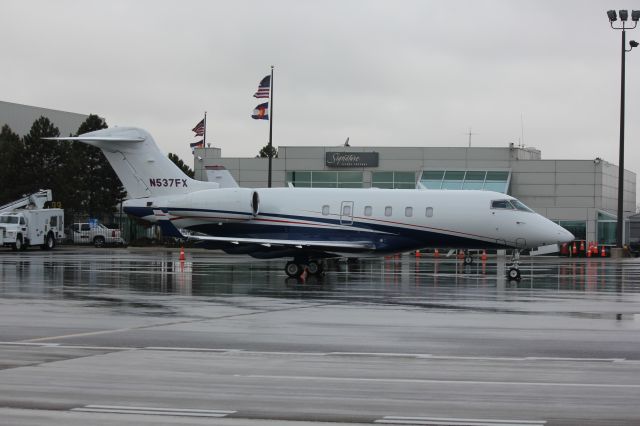 Bombardier Challenger 300 (N537FX)