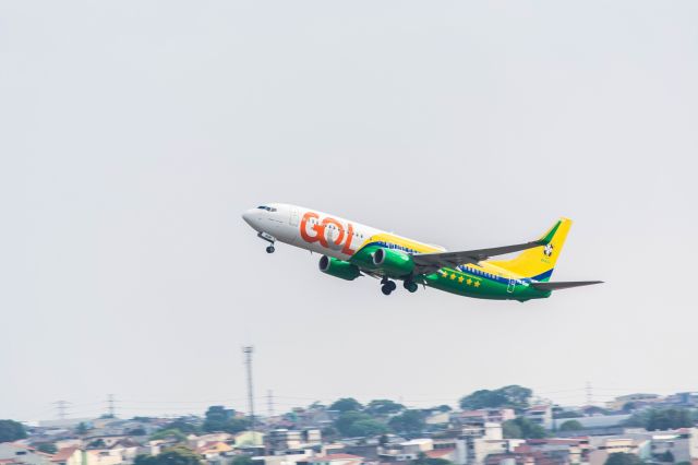 Boeing 737-700 (PR-GUM) - Foto tirada no morrinho de Guarulhos