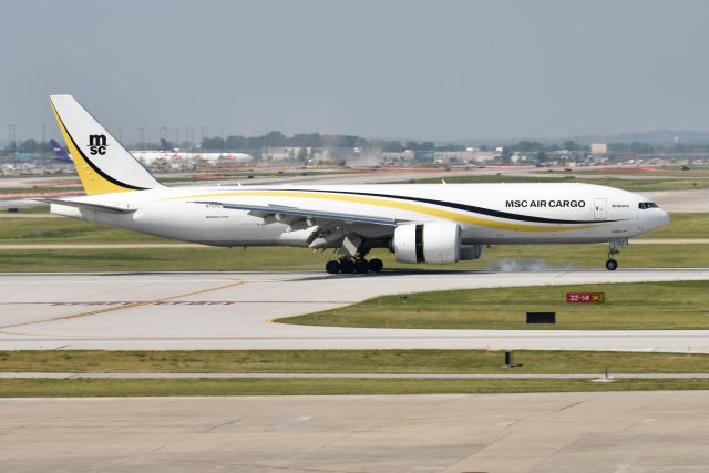 BOEING 777-200LR (N707GT) - 06-10-23 Rolling out on Runway 32