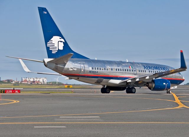 Boeing 737-700 (N788XA) - outbound on Charlie