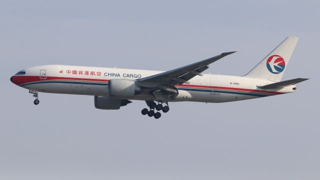 Boeing 777-200 (B-8082)