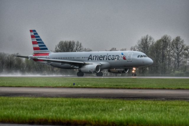 Airbus A320 (N647AW) - Veterans Honor Flight of Southern Illinois flight number three is Washington D.C. bound!