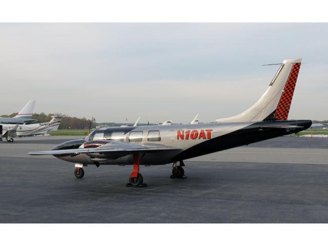 Piper Aerostar (N10AT) - Very good looking Aerostar!