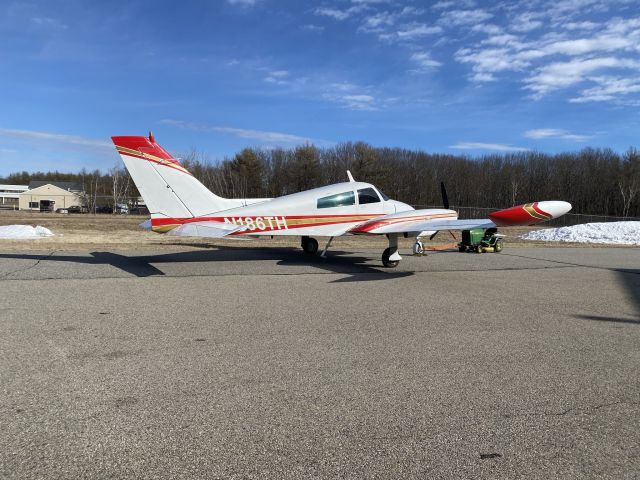 Cessna 310 (N186TH)