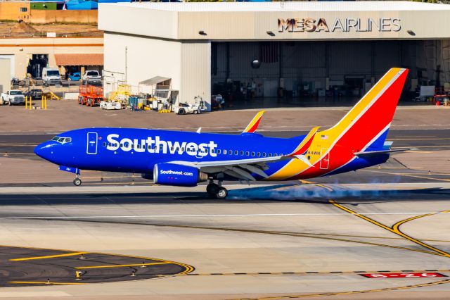 Boeing 737-700 (N284WN) - A Southwest 737-700 landing at PHX on 2/4/23. Taken with a Canon R7 and Tamron 70-200 G2 lens.