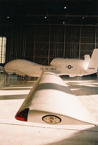 95-2001 — - Side view of USAF RQ-4a Global Hawk on display at the Edwards AFB Open House and Air Show 10-18-1997