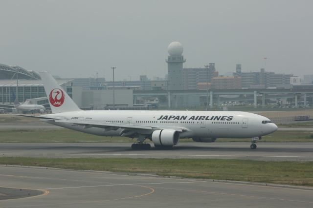 Boeing 777-200 (JA009D)