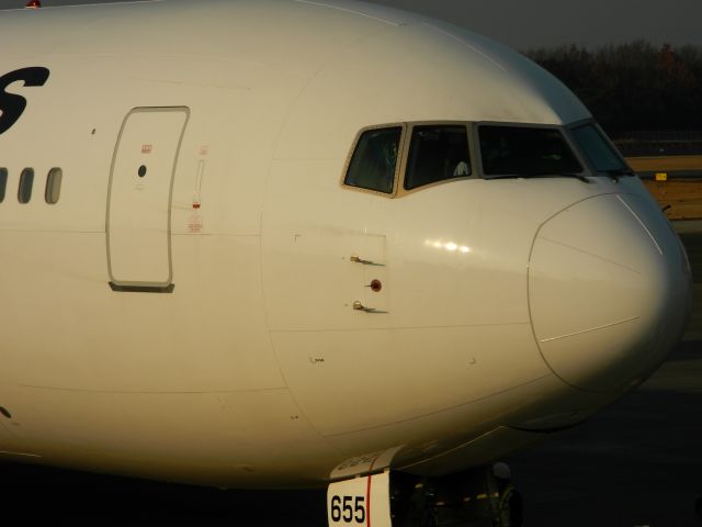 BOEING 767-300 (JA655J) - 21.Feb.2013