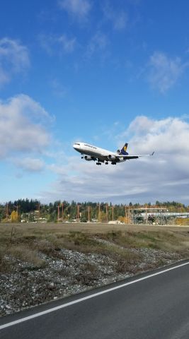 Boeing MD-11 (D-ALCE) - Final to 16R