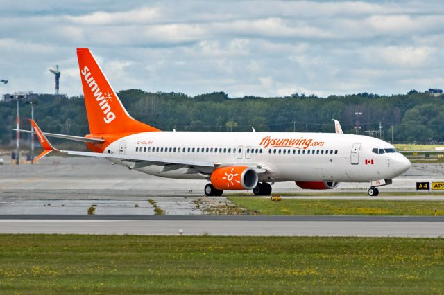 Boeing 737-800 (C-GLRN)