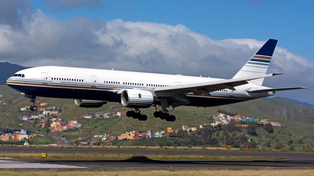 Boeing 777-200 (EC-MUA) - Tenerife Nortebr /br /12/04/2019