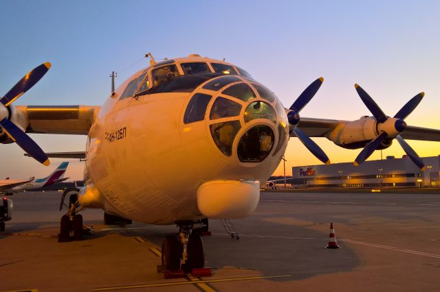 Antonov An-12 (UR-CKM)