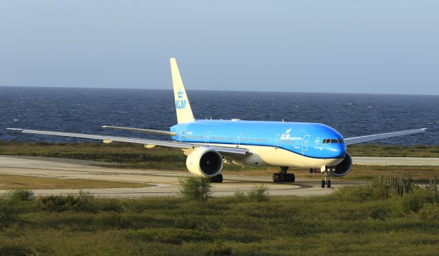 BOEING 777-300ER (PH-BVG)
