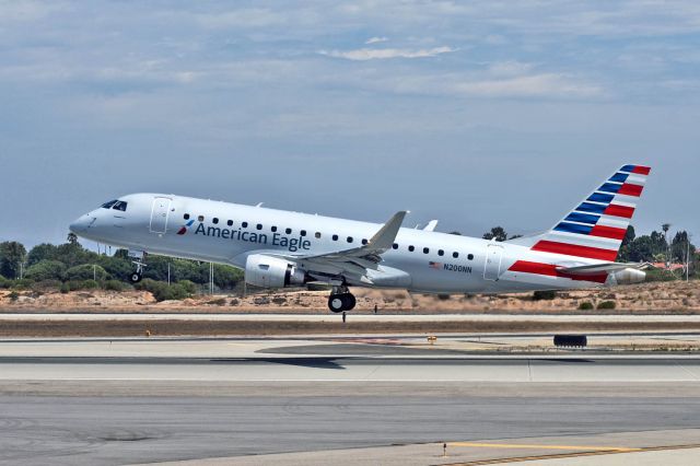 Embraer 175 (N200NN)