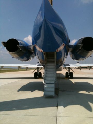 McDonnell Douglas MD-83 — - Aft stairs